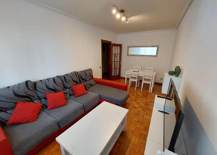 Piso Sencillo Y Acogedor Con Parking Gratuito