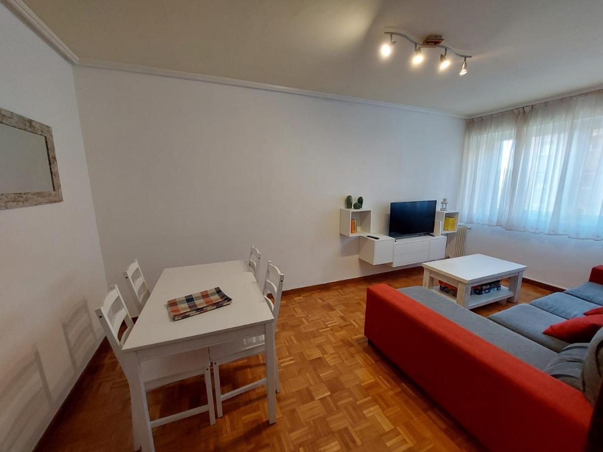 Piso Sencillo Y Acogedor Con Parking Gratuito Apartment